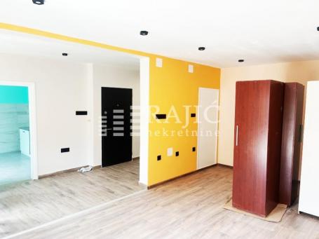 Pogodan za radnike-Branka Šljivića,3.5,80m2+dve terase #4515
