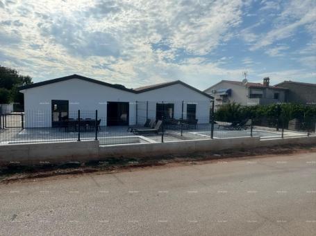 Kuća Prodaja- dvojna kuća s grijanim bazenom, Okolica Poreča!