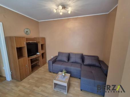  LEPO NAMEŠTEN DVOSOBAN&nbsp; DVORIŠNO ORIJENTISAN&nbsp; STAN U CENTRU