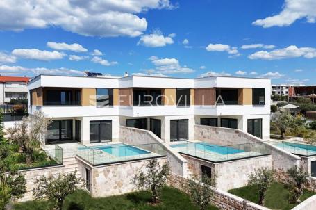 Primošten, trojna vila s prekrasnim pogledom na more