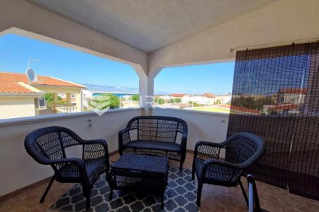 Vir, dva apartmana na 1. katu s pogledom na more, 110m od plaže