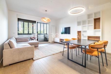 Zagreb, Heinzelova, VMD, trosoban stan i dva garažna mjesta 95 m²
