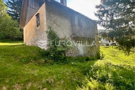 Gorski kotar, Gerovo, autohtona goranska kuća s velikim potencijalom na mirnoj lokaciji