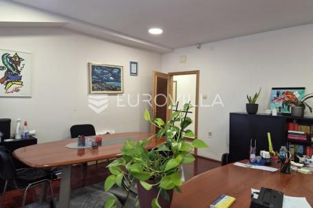 Zagreb, Savska cesta, uredski prostor s parkirnim mjestom 31 m²
