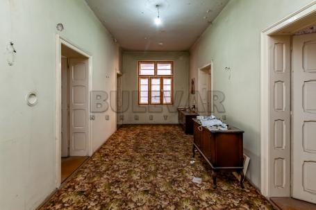 Salonski stan u centru Niša, četvorosoban,  117 m2