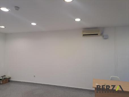 ODLIČAN LOKAL OD 31 M2 U TRŽNOM CENTRU U PEŠAČKOJ ZONI NOVOG SADA