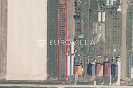 Đakovo, građevinsko zemljište 1396 m² s priključcima