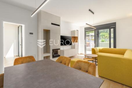 Istra, Poreč, elegantna kuća u nizu s vrtom, jacuzzijem i saunom