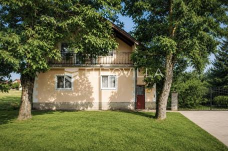 Tovarnik, izuzetna prilika, prostrana kuća s tri stana i okućnicom od 1.949 m²