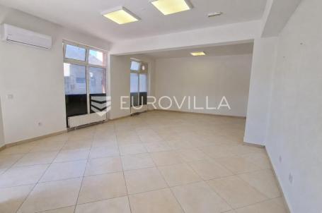 Osijek, Centar, iznajmljuje se poslovni lokal površine 107 m²