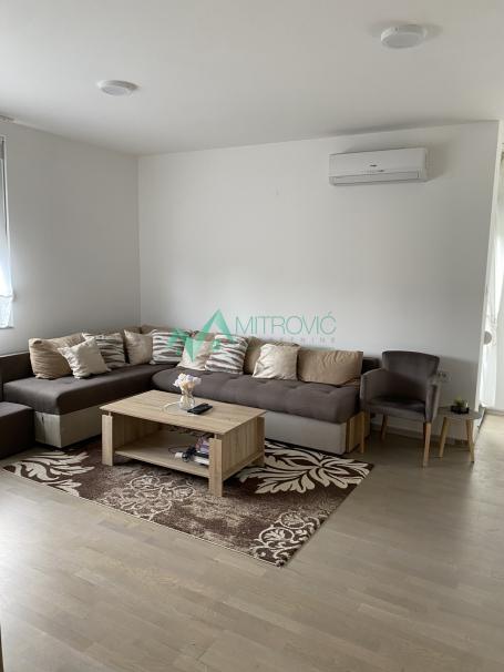 Izdavanje, Stan, 80m2 , Petrovaradin