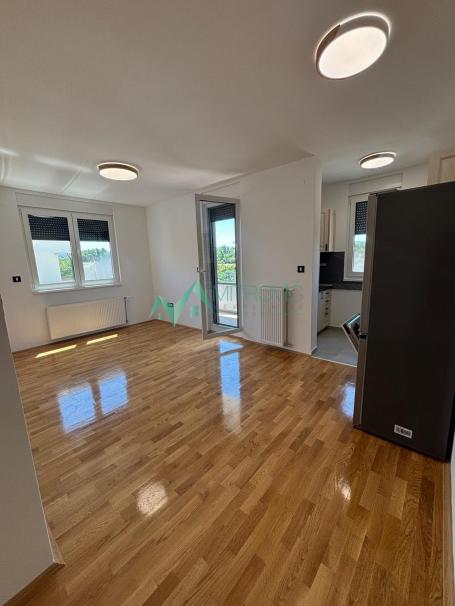 Izdavanje, Stan, 62m2 , Grbavica - Telep