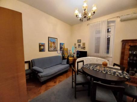 Opatija, centar, stan 50 m2 s parkingom