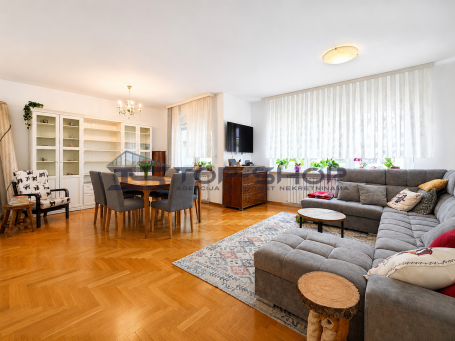 Trešnjevka, Ogrizovićeva ul., novouređen moderan četvorosoban stan sa garažom, 96 m2