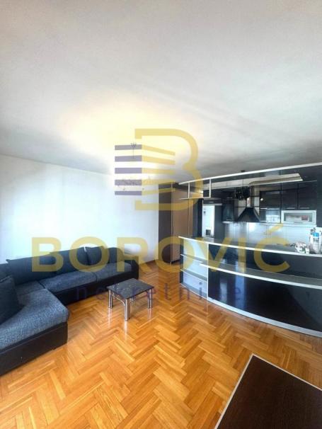 Crveni krst-Gajeva, 57m², odličan 2.5 stan