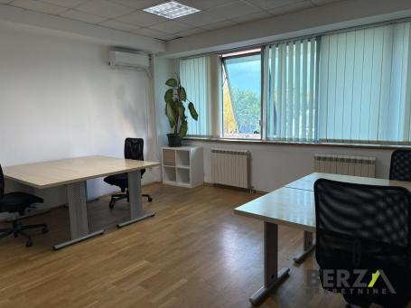  NAMEŠTENA KANCELARIJA U POSLOVNOJ ZGRADI KOD FUTOŠKE PIJACE