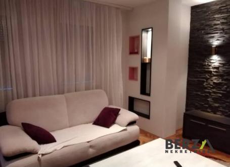  KOMFORAN, LEPO NAMEŠTEN DVOSOBAN STAN NA NOVOJ DETELINARI