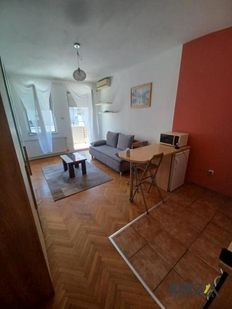  ODLIČNA GASRONJERA U CENTRU