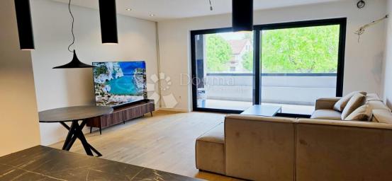 Penthouse sa kaminom u novogradnji u Pančevu