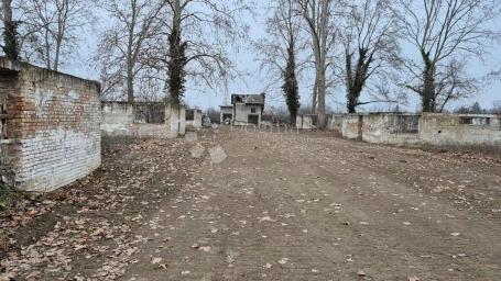 GRAĐEVINSKO ZEMLJIŠTE ZA IZGRADNJU FARME – 32.000 m²
