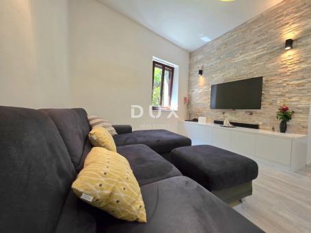 ISTRA, POREČ - Prodaja 3SS+DB potpuno renoviranog stana u pješačkoj zoni, 100m od mora