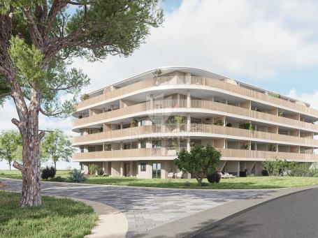 Umag, centar! Moderan stan u prizemlju 600 m do grada!