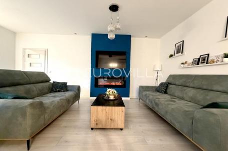 Đakovo, Centar, novouređena kuća 250 m²