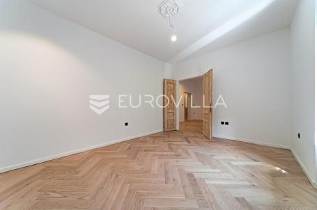 Osijek, Centar, prodaje se uređen stan površine 69 m²
