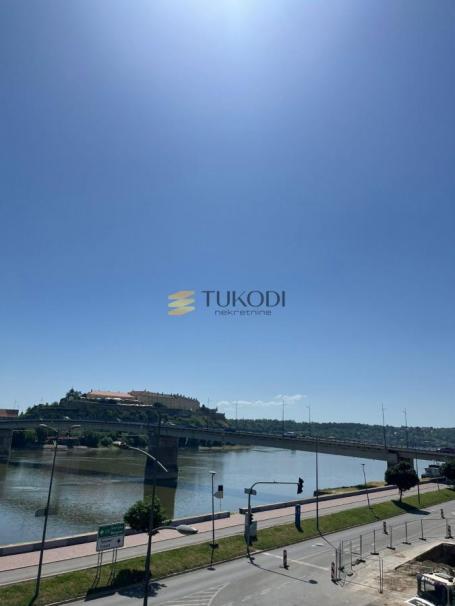 Trosoban stan na keju,91m2