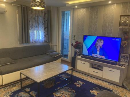 Blok 28, Bulevar Arsenija Čarnojevića, 54 + 5 m2
