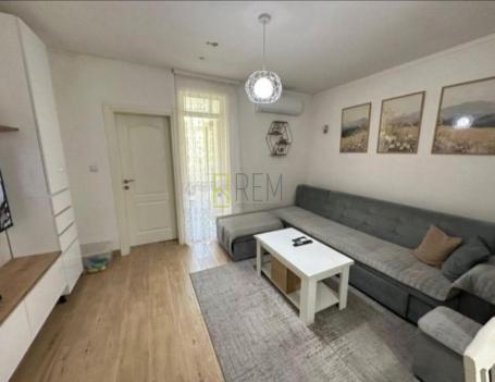 Na prodaju – Manji dvosoban stan u novogradnji – Dobrota, Sv. Vraca, Kotor