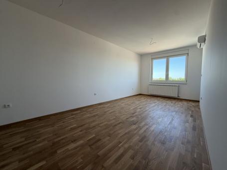 SALAJKA - 90m2 - Garažno mesto u ceni