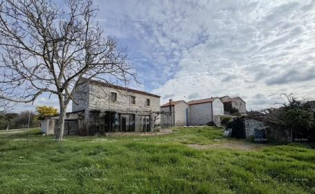 Haus Steinernes Haus mit Potenzial – nahe Umag