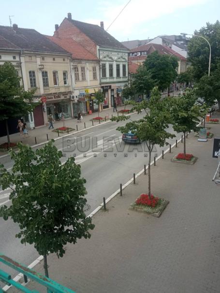Kuća u Kragujevcu, centar -  kuća 166 m2, podrum 100 m2, lokal 30 m2
