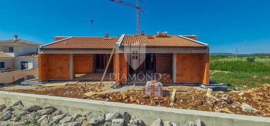 Istra, Kaštel, dvojna kuća 160 m2 u izgradnji 