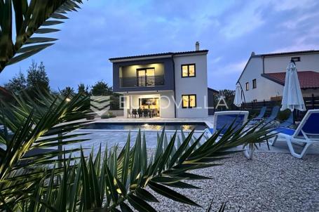 Nova luksuzna vila s bazenom i vrtom u Gostinjcu na otoku Krku