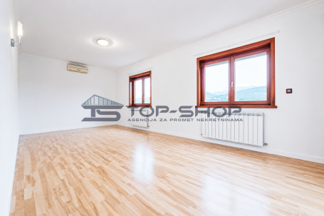 Šestine, Dedići,  Prekrasna kuća s bazenom i garažom, 290m2 odlična za poslovni prostor