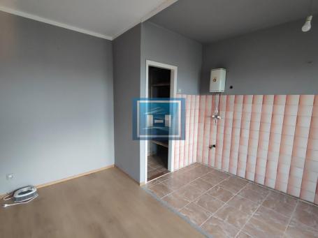 Stan od 45m2 sa garažom i ostavom od 35m2 na Strelištu