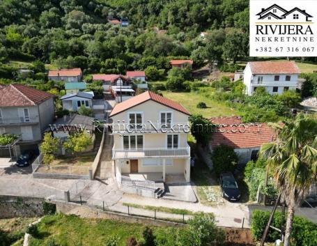 Porodicna kuca sa lijepim pogledom na more Baosic Boka Kotorska