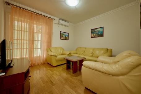 Apartman sa 4 spavace sobe, Sveti Stefan, 1 linija