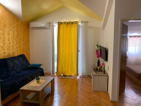 Izdavanje dvosobnog stana 85m2 u Budvi (Izdavanje na duzi period)