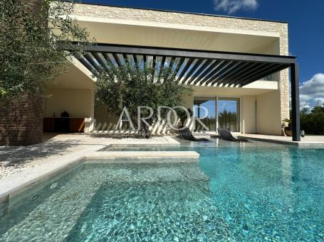Kanfanar, dizajnerska villa sa bazenom