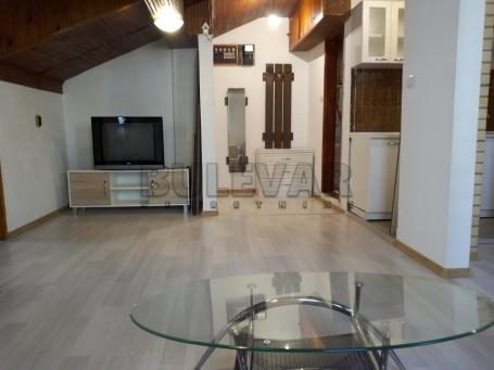 Izdaje se dvosoban stan kod Doma zdravlja, 61m2, na prvom spratu!!!