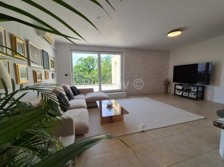 Prodaja, Srebrnjak, četverosobni dvoetažni stan 190m2, garaža