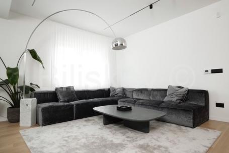 Prodaja, Srebrnjak , peterosoban stan 151m2 na 1 katu, garaža, PM