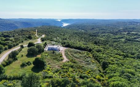 EKSKLUZIVNO! Istra, Jural – premium projekt vila na povišenoj lokaciji iznad Limskog kanala