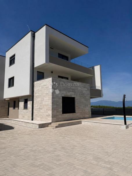 LUKSUZAN APARTMAN 20 m OD MORA – OTOK KRK