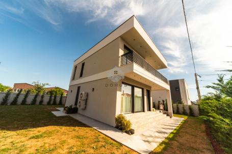 Porodična kuća 225m2 na placu 571m2, Gornja Gorica – Podgorica