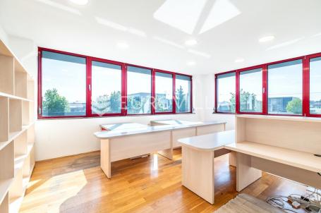 Sveta Nedjelja, funkcionalan poslovni prostor površine 75 m²
