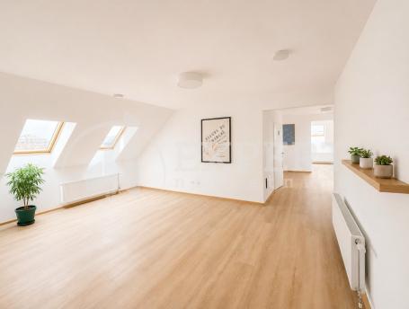 Izdaje se poslovni prostor, open space u centru grada, 96m2